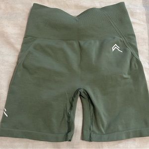 Oner Active Effortless Short Sage Green Medium